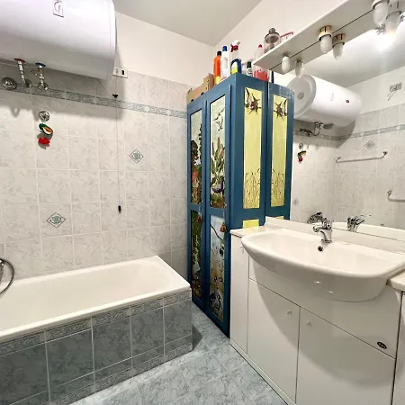 Trilocale Ginevra Apartment